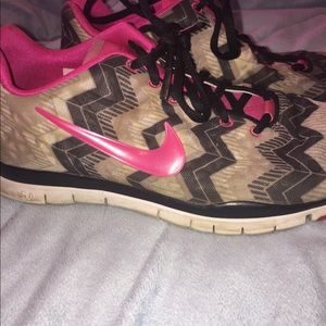 Nike free chevron pink women’s 9.5